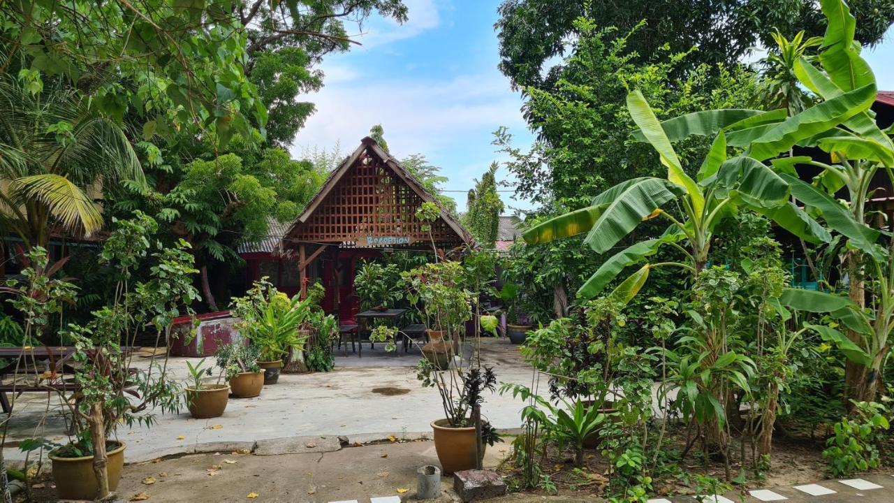 Gecko Guesthouse Pantai Cenang  Exterior foto