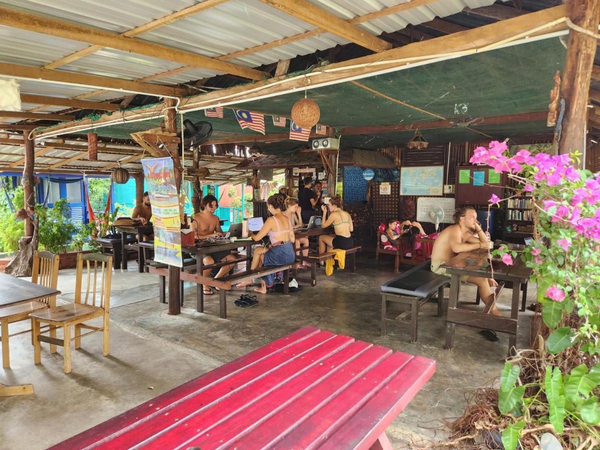 Gecko Guesthouse Pantai Cenang  Exterior foto