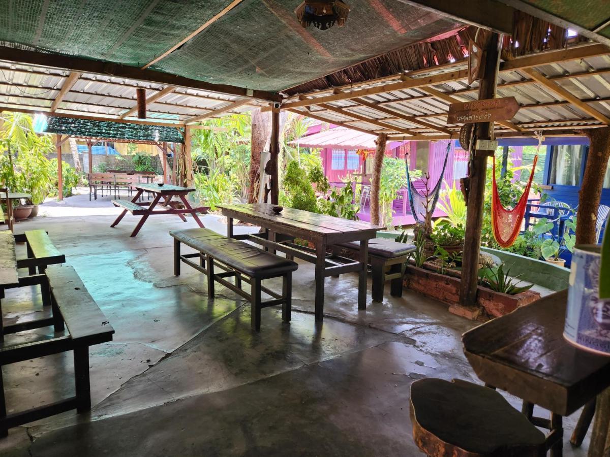 Gecko Guesthouse Pantai Cenang  Exterior foto