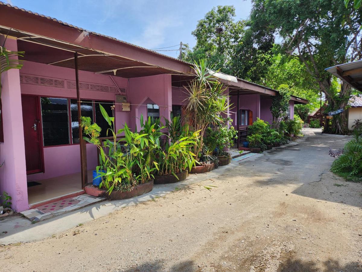 Gecko Guesthouse Pantai Cenang  Exterior foto