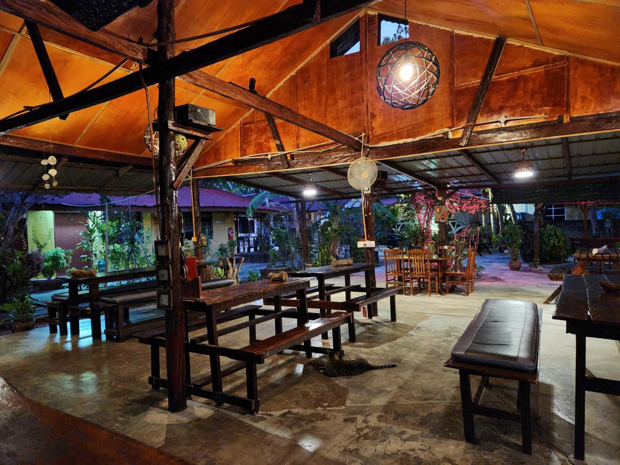 Gecko Guesthouse Pantai Cenang  Exterior foto